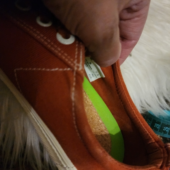 Cariuma Pantone Rust lace up sneakers 9 - Picture 10 of 14